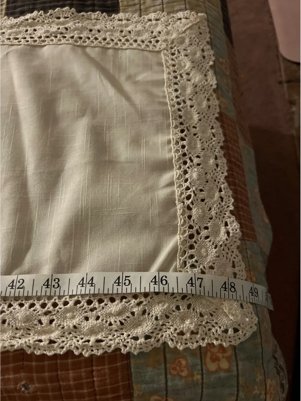 Vintage White Lace Trim runner